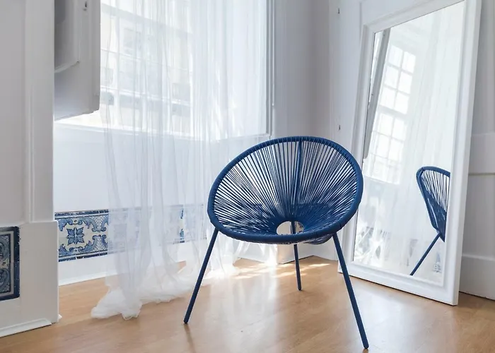 Blue Tiles In Center *